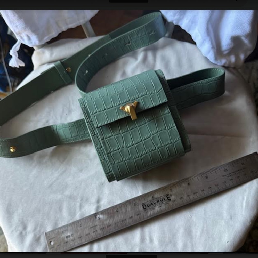 NWOT The Volon Belt Bag